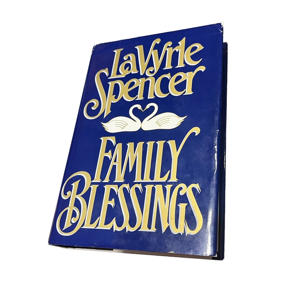 Lavyrle Spencer Family Blessings 1993 Hardcover Book ISBN‎ 0-399-13906-0
